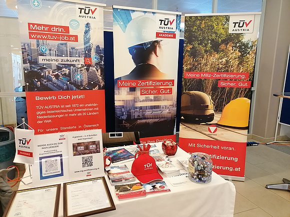 TÜV AUSTRIA Akademie Messestand.