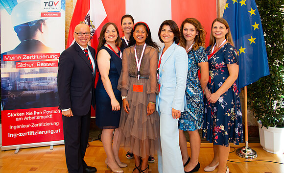 Gruppenfoto der TÜV AUSTRIA Mitarbeiter/innen