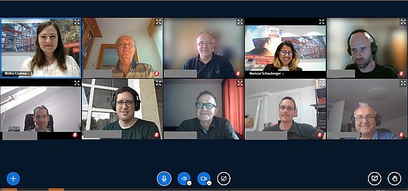 Screenshot Onlinekonferenz mit 10 Teilnehmer/innen.