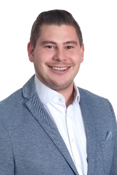 <br /> Freundlich lächelnder Herr