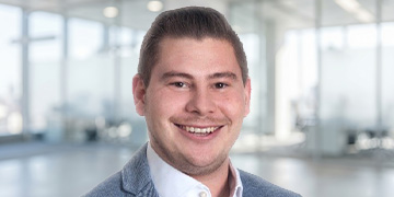 Freundlich lächelnder Mann